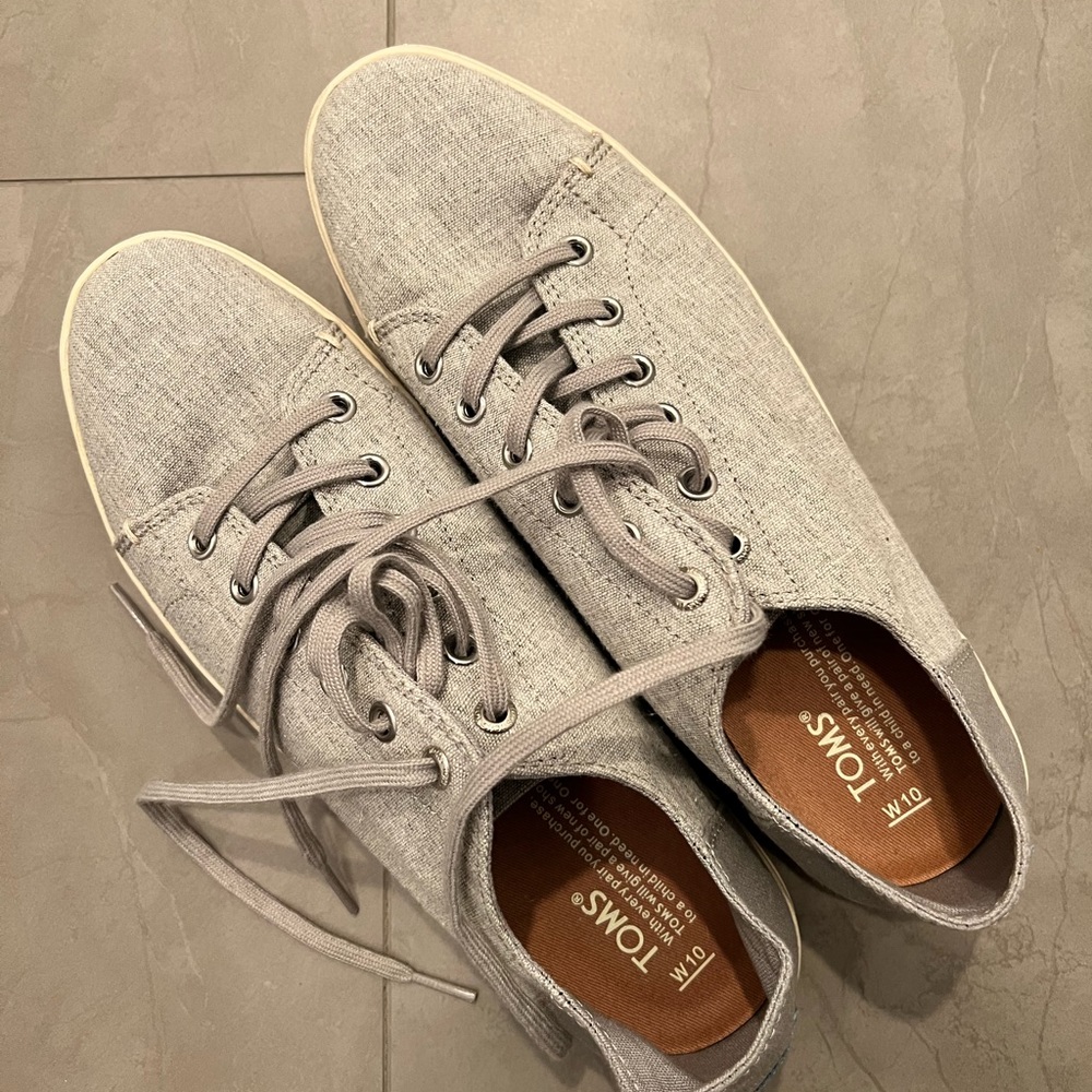 TOMS Sneakers